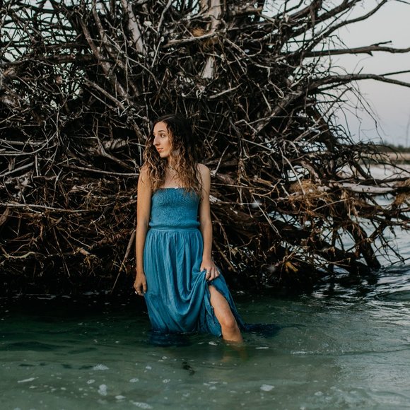 🐚MEET YOUR POSHER, SHELBY LYNN🐚 - Picture 3 of 4